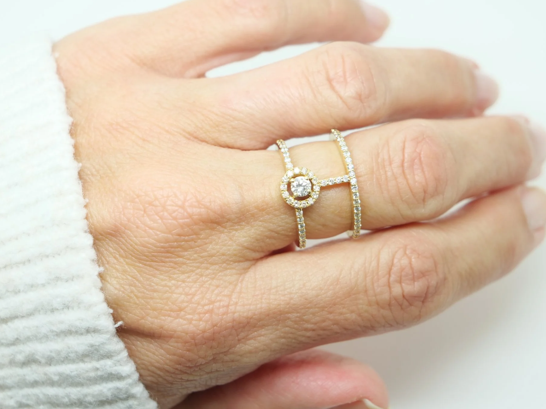 Contemporary 18ct gold T bar design double band diamond ring, set with a central brilliant cut halo diamond and with two diamond bands.