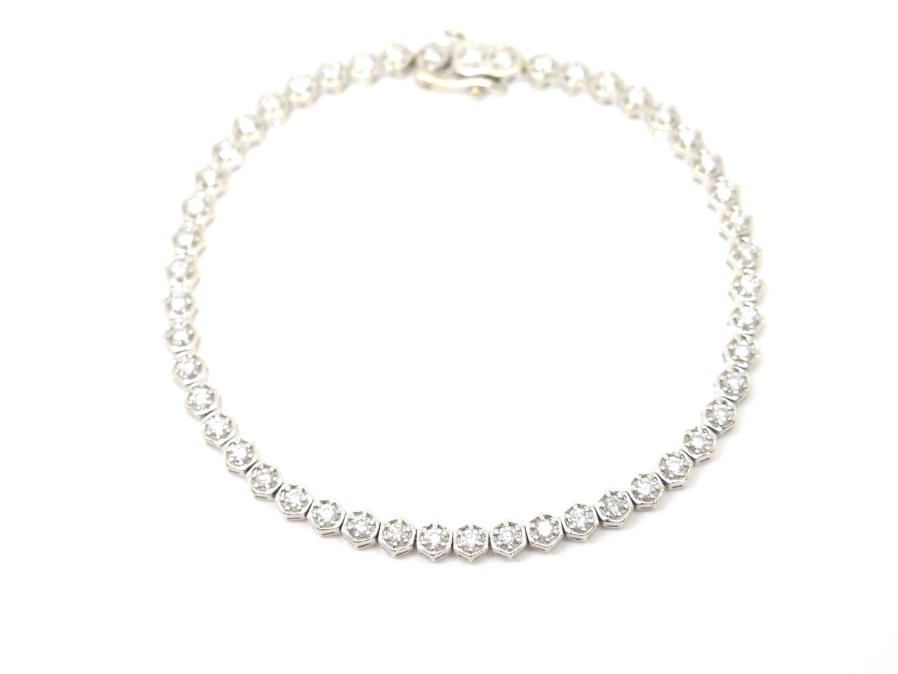 Lovely quality super sparkly 9ct gold diamond tennis bracelet, set with approximately 2ct of brilliant cut diamonds.