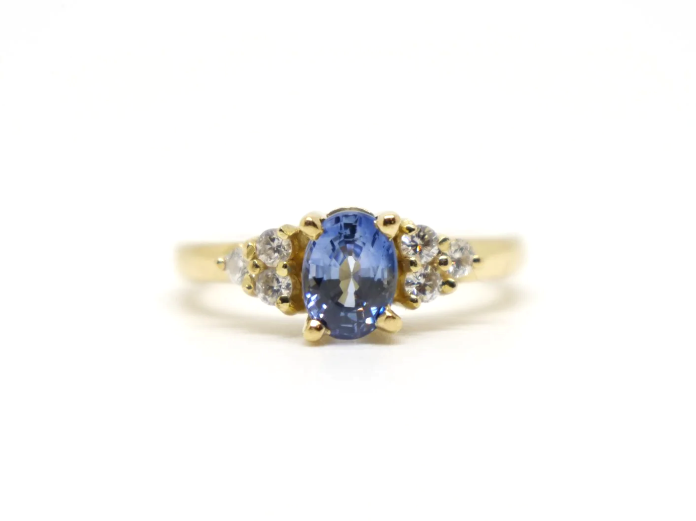 18ct gold ring with central oval sapphire and diamond shoulders