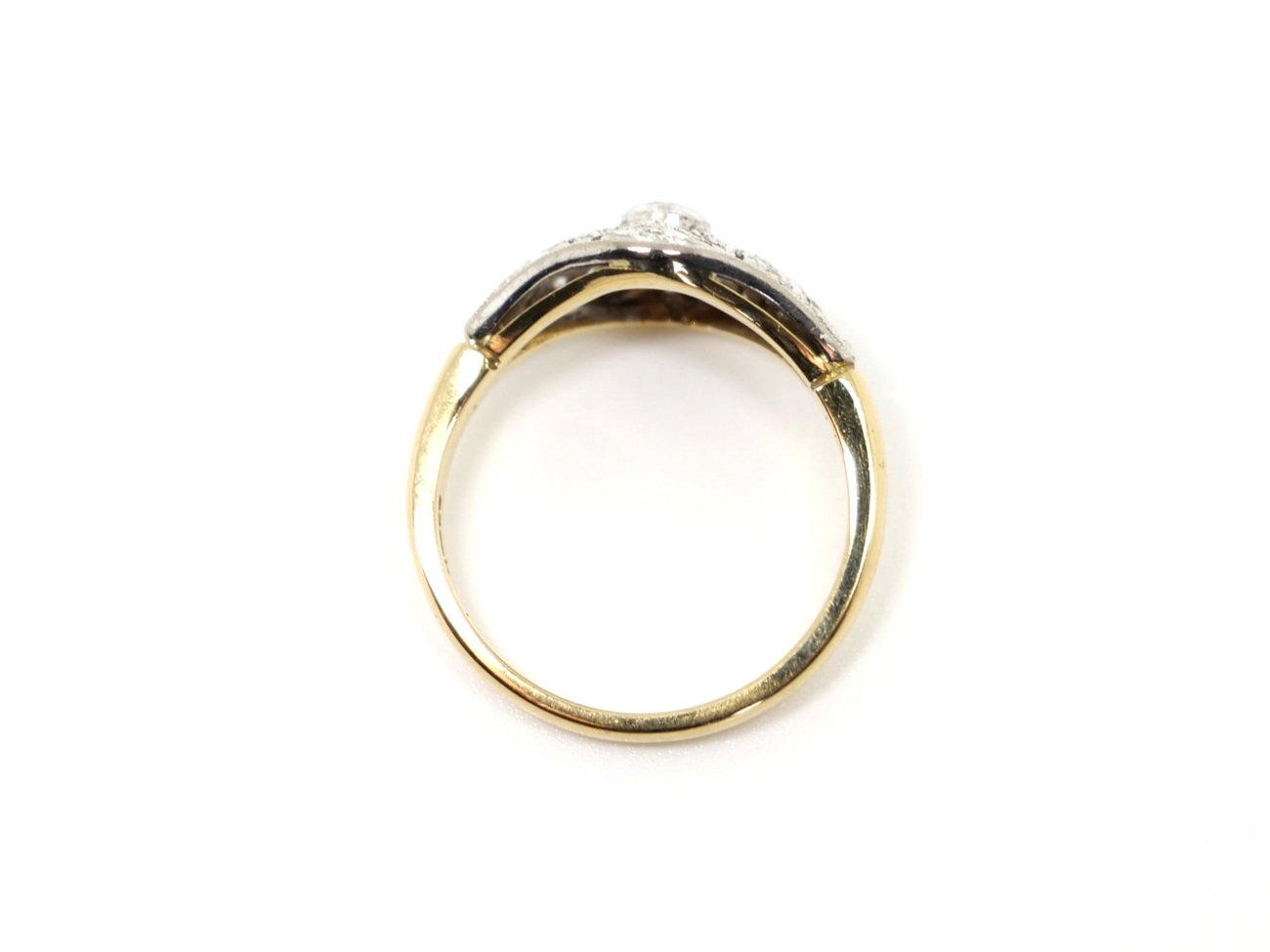 Very pretty 18ct gold diamond ring in Art Deco style, set with diamonds in an unusual geometric floral pattern.
