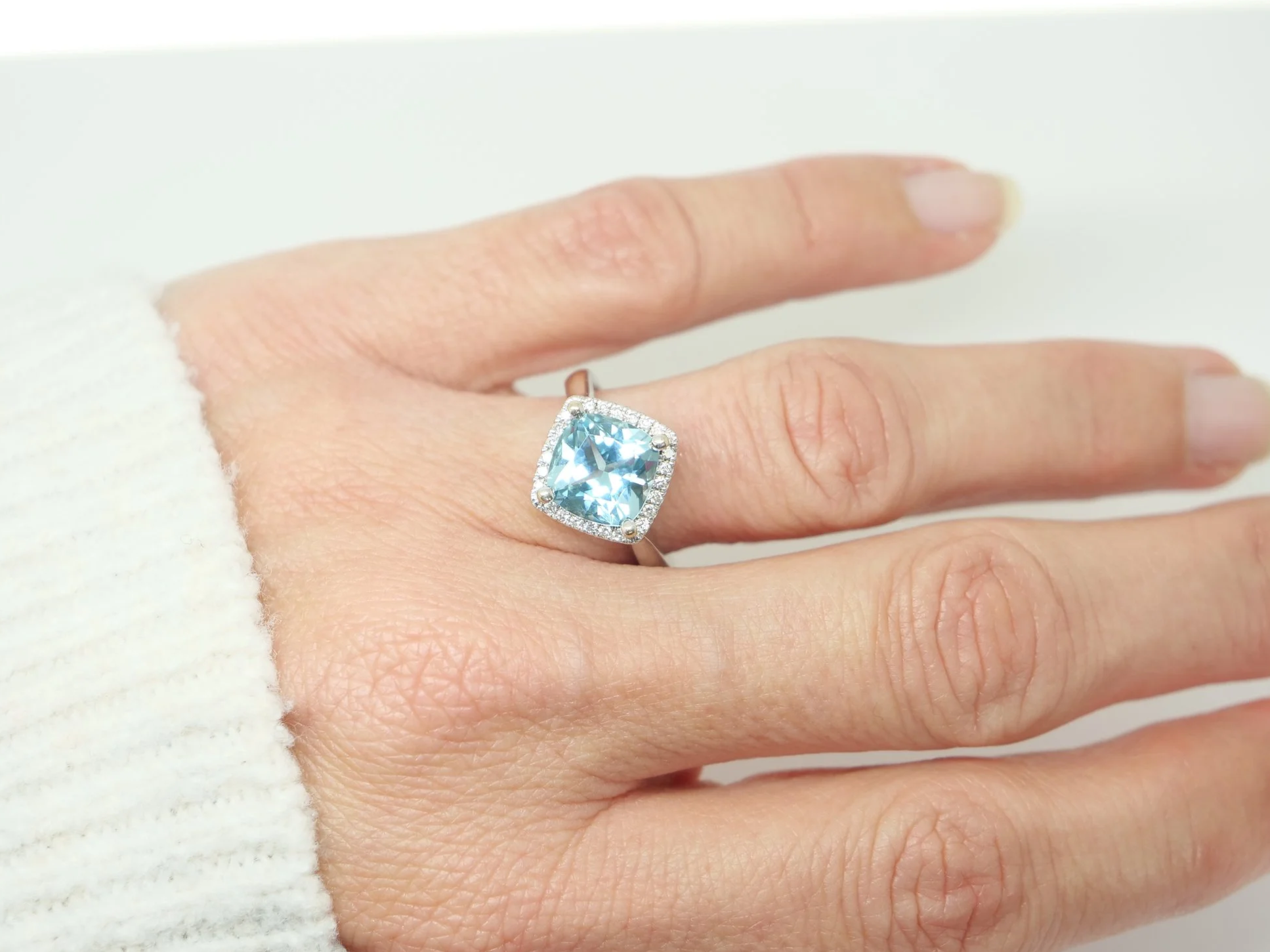 Beautiful contemporary 9ct gold blue topaz and diamond cocktail ring, set with a large cushion cut blue topaz of approximately 3.5ct with a brilliant cut diamond surround