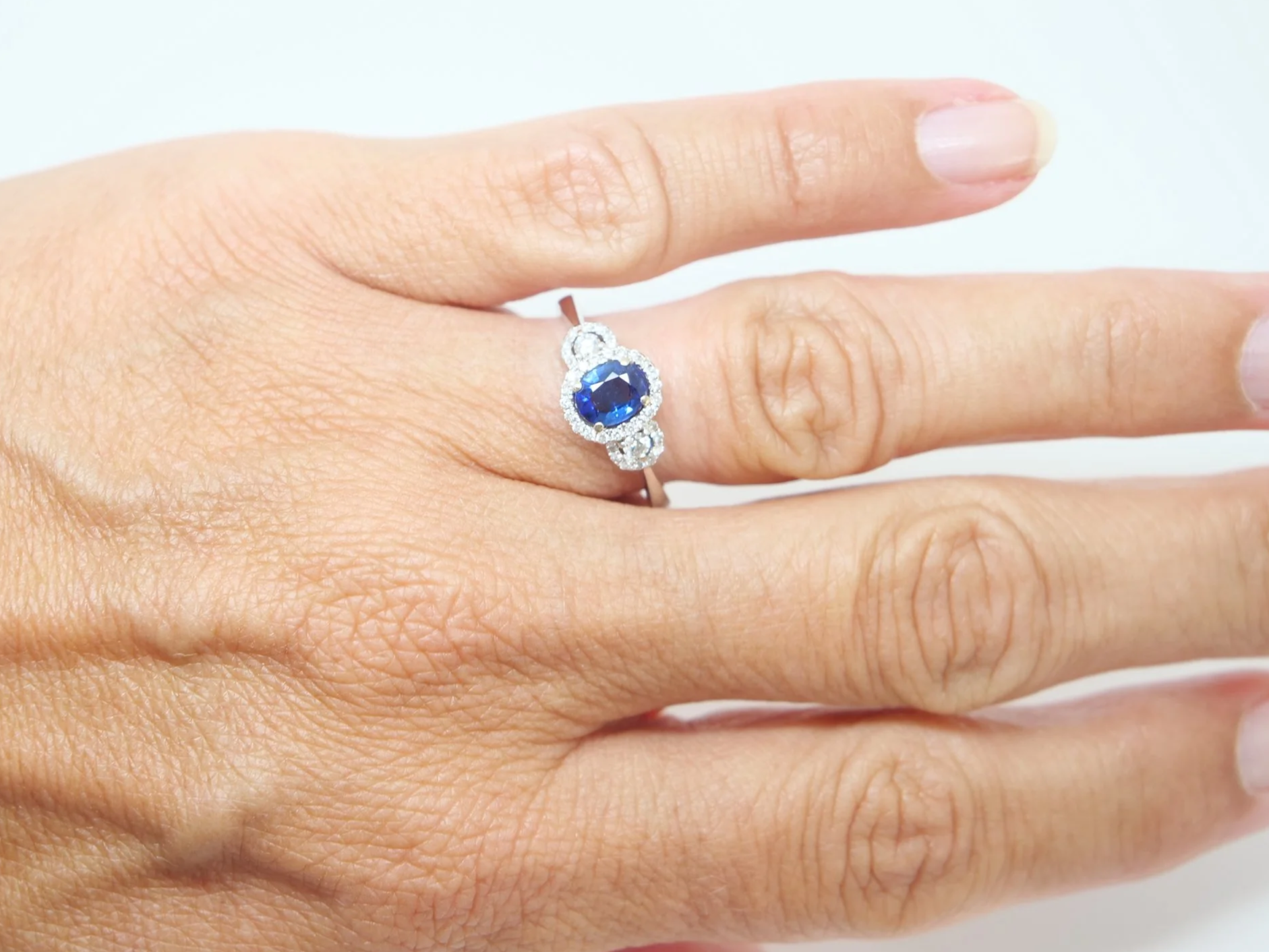 18ct gold sapphire and diamond halo cluster ring