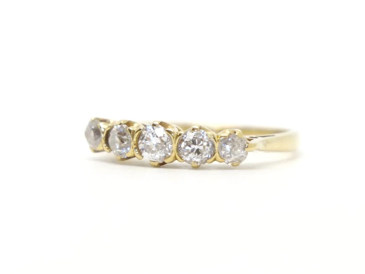 Fabulous 18ct gold vintage diamond five stone ring, set with five old cut diamonds with a total diamond weight of approximately 0.8ct.