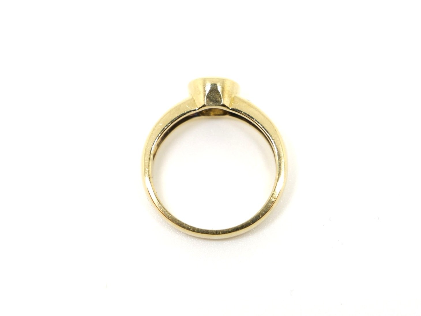 Beautiful contemporary style 18ct gold diamond ring, set with a lovely sparkly brilliant cut diamond of approximately 0.5cts.