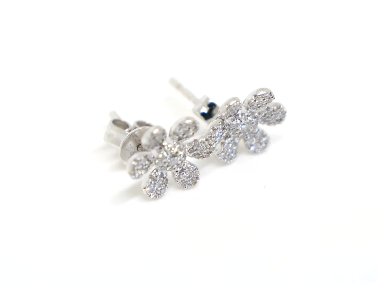 14ct gold diamond flower earrings in a delicate and pretty design