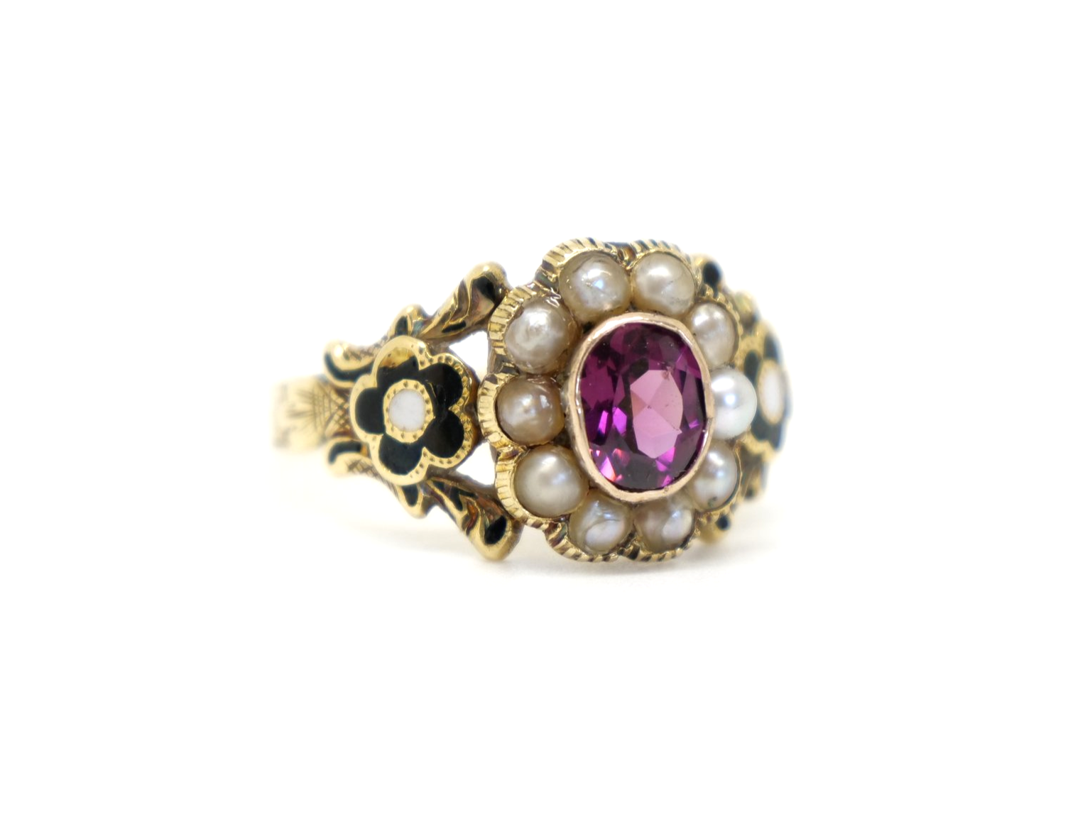 Lovely 18ct gold Georgian garnet and seed pearl ring, set with an oval cut garnet and surrounded by seed pearls. Black enamel flower design to each shoulder.