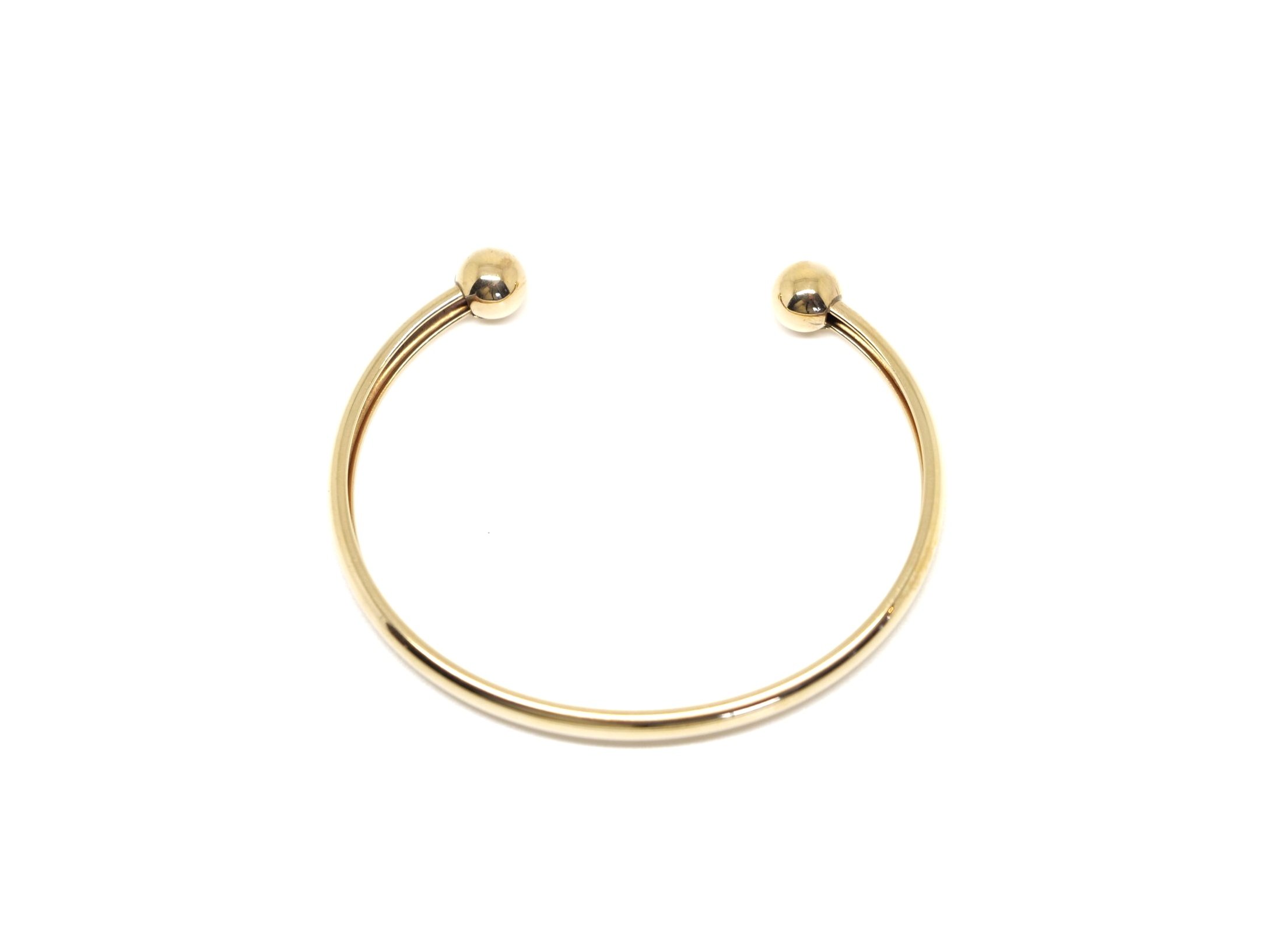 Classic design vintage 9ct gold bangle, in a simple band with ball ends. Twist to put on your wrist - very easy to wear.