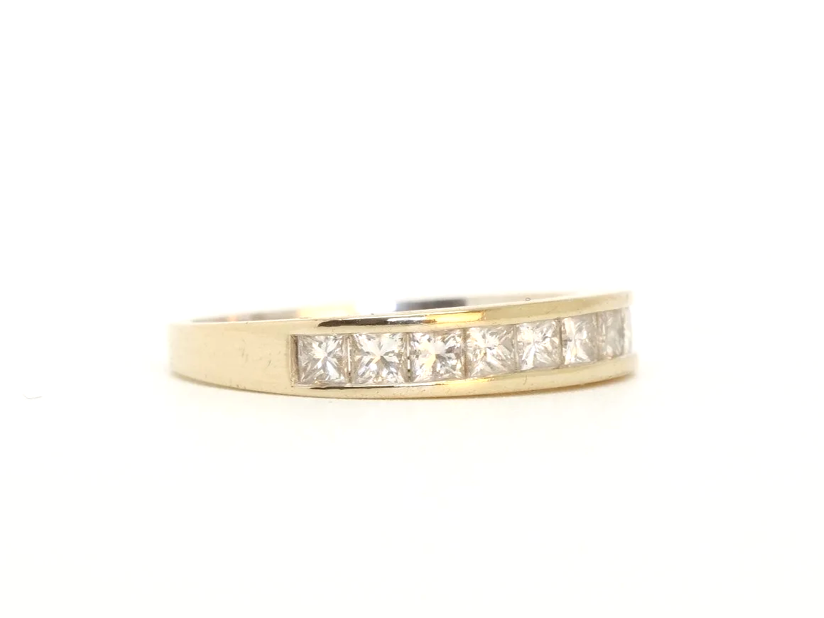Lovely 18ct gold princess cut diamond half eternity ring, set with nine princess cut diamonds. Total diamond weight  0.77ct (stamped on band).
