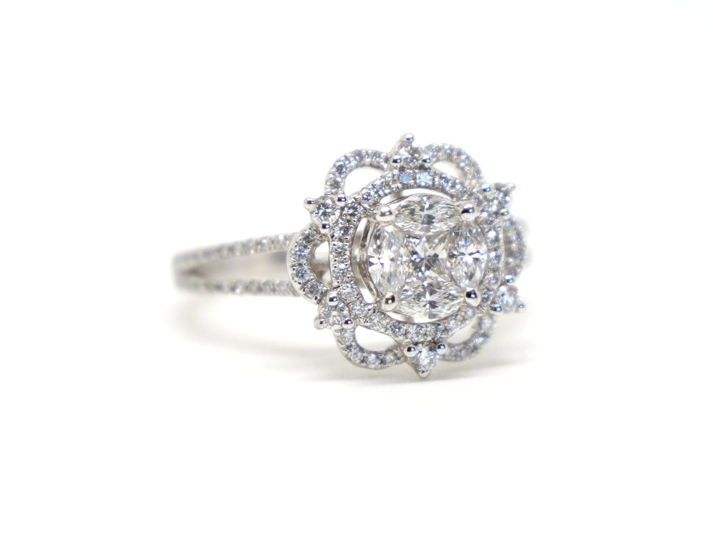 Very pretty 18ct gold contemporary diamond cluster ring, set with marquise, princess and brilliant cut diamonds in this lovely star design.