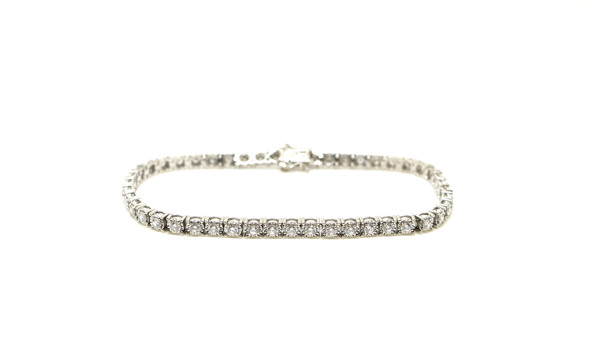 Gorgeous 18ct gold diamond tennis bracelet, set with brilliant cut diamonds in a lovely wide design. Approximately 2.5ct diamonds total.