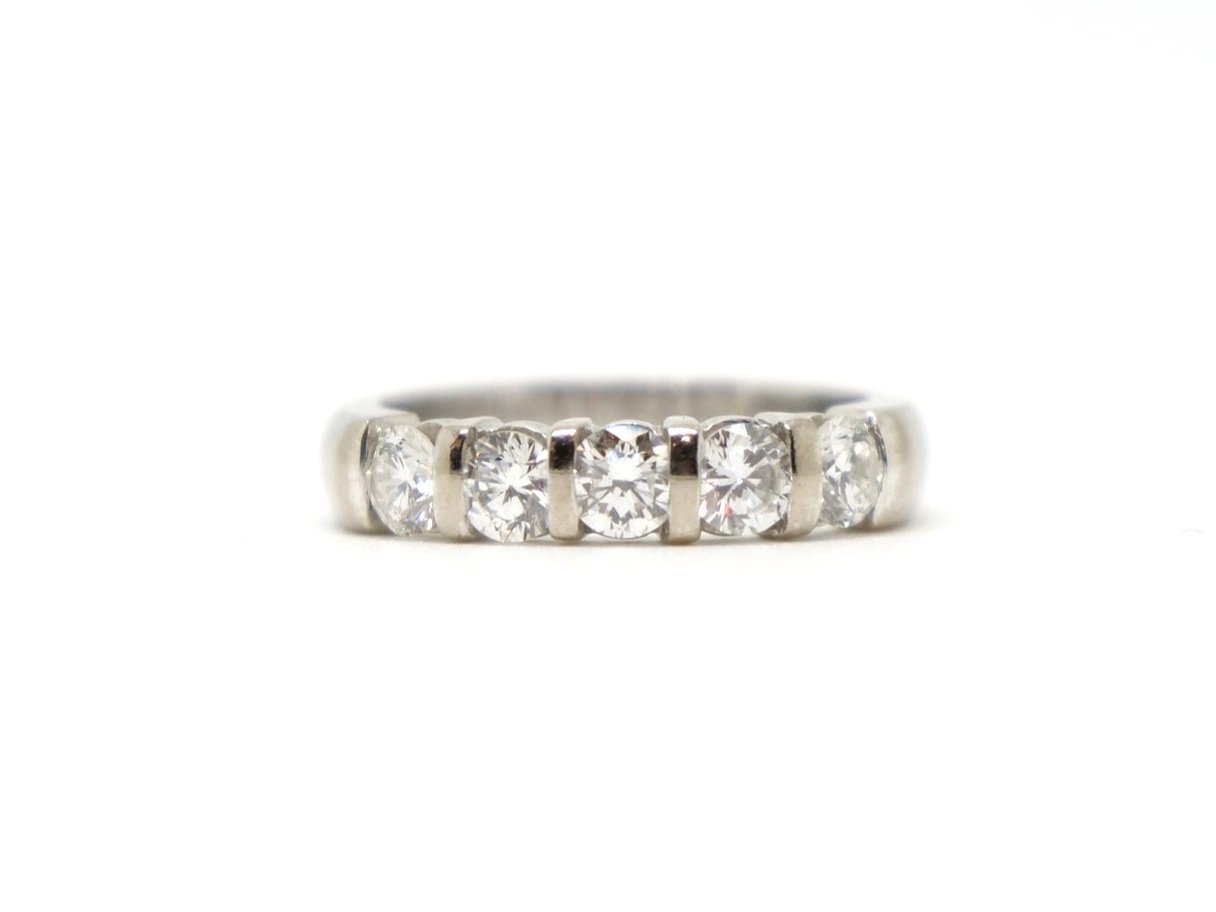 Lovely quality 18ct white gold diamond five stone ring, set with five very sparkly brilliant cut diamonds totalling approximately 0.75ct.