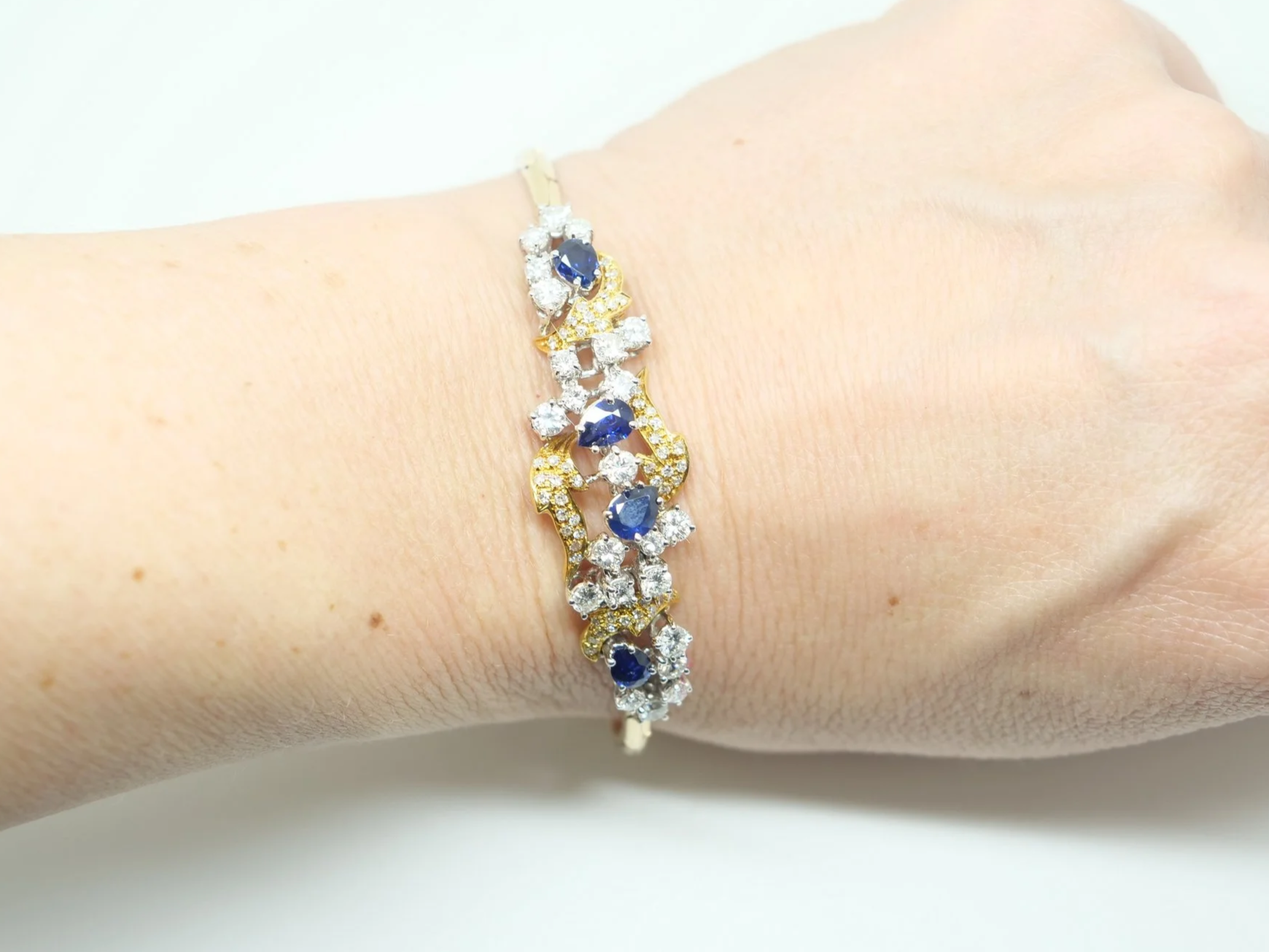 Super vintage 18ct gold sapphire and diamond bracelet, set with gorgeous pear cut sapphires and 2ct brilliant cut diamonds.