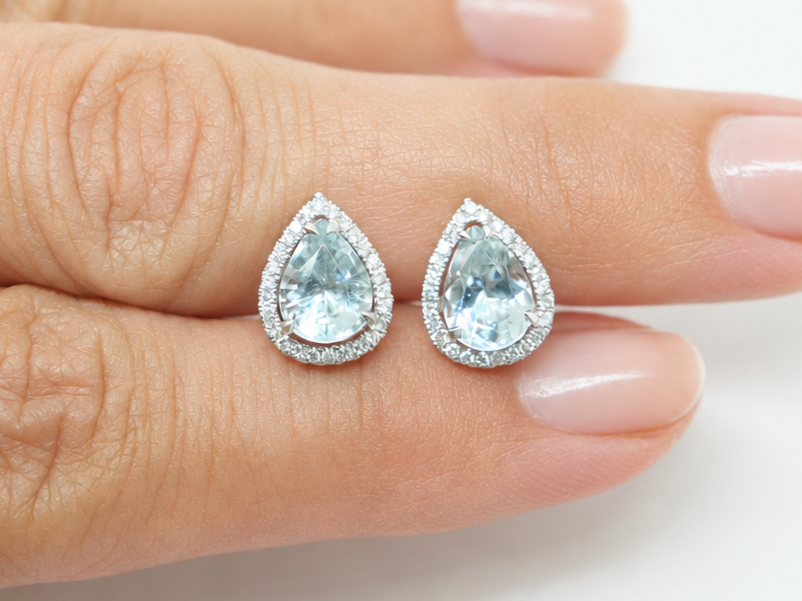 18ct+aquamarine+diamod+halo+earrings.png