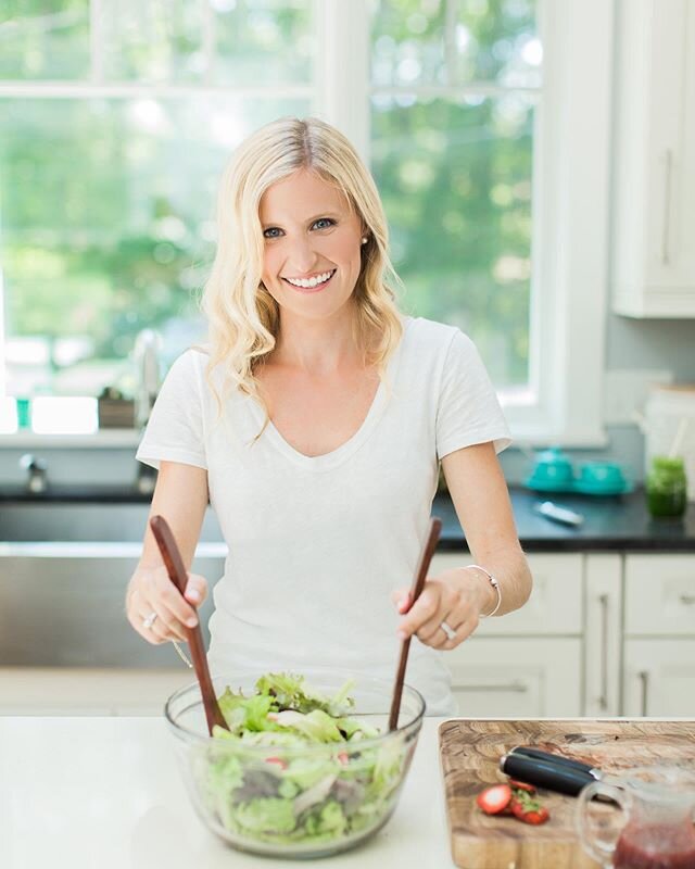 There are several new faces here and I thought I should reintroduce myself! (And yes, salads do make me this happy. As do food puns. And fruits and vegetables on clothes. And fruit and vegetable shaped Christmas ornaments&hellip;)
&bull;
So, anyway&h