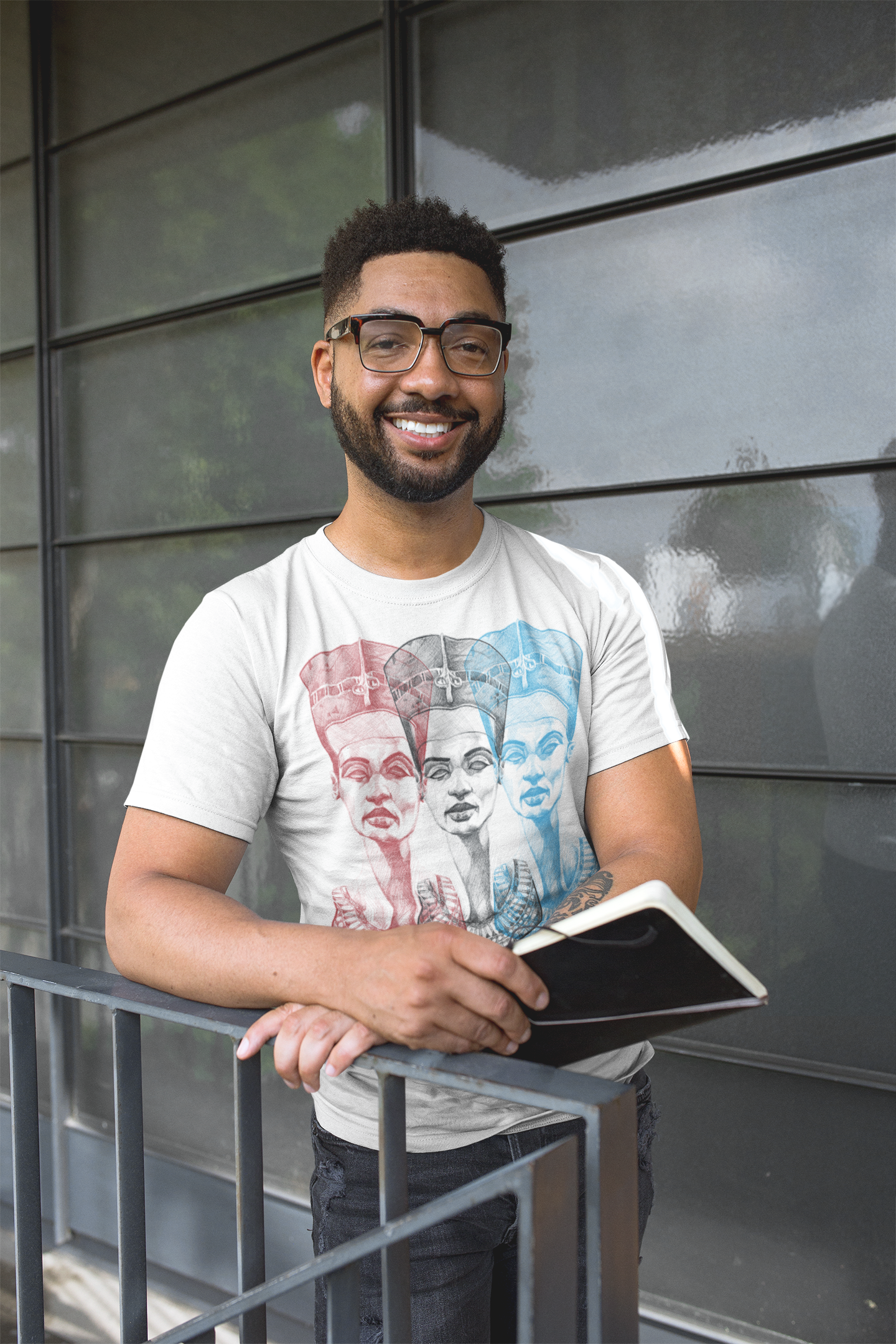 t-shirt-mockup-of-a-man-with-a-leather-bound-notebook-21354.png