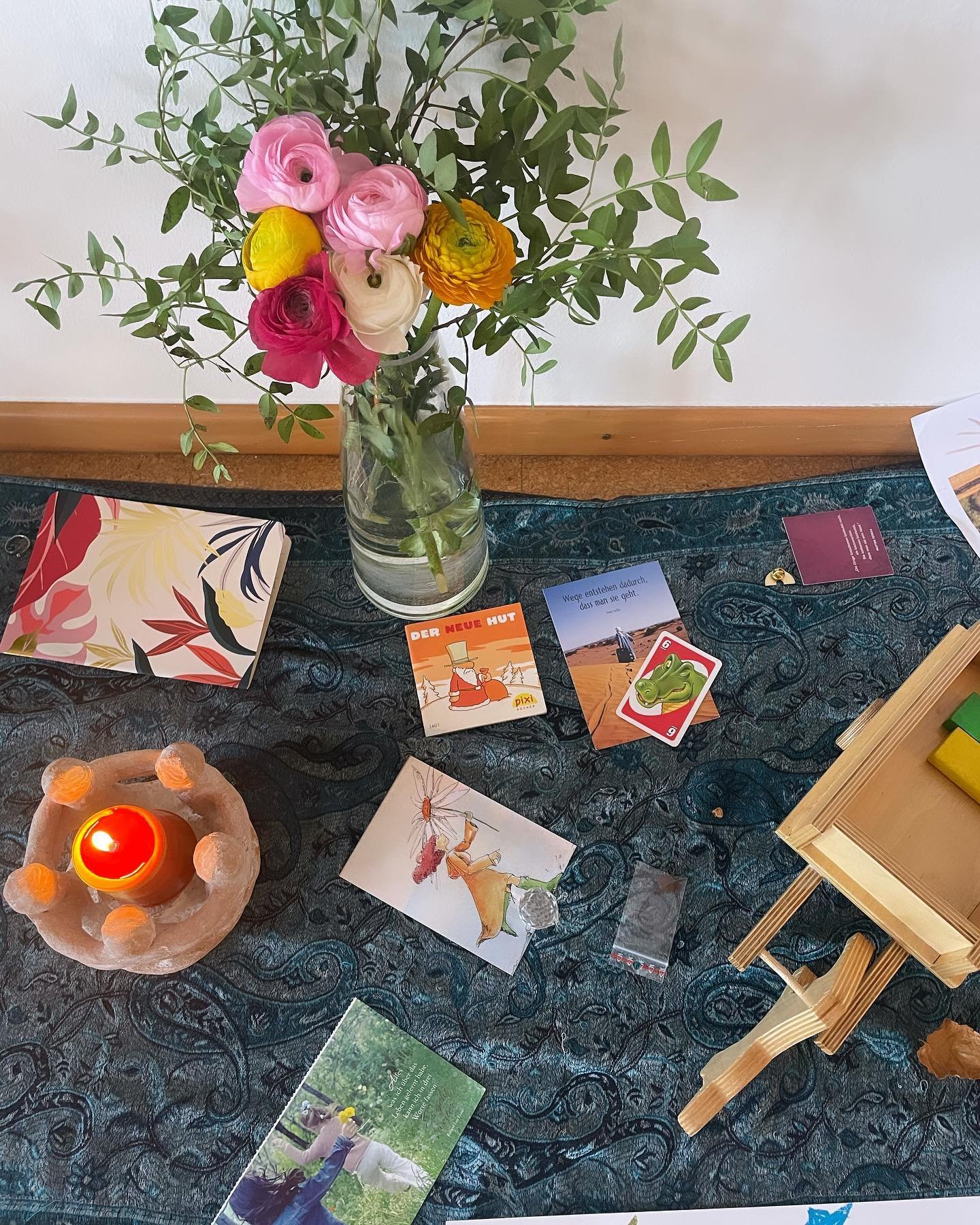 Heute durfte ich meinen ersten Tagesworkshop zum Thema &bdquo;Enden und beginnen&ldquo; in L&uuml;beck mit und f&uuml;r 10 wunderbare Menschen gestalten.
Was bedeutet dies f&uuml;r mich? Das Raum halten f&uuml;r transformative Tanzprozesse bringt mic