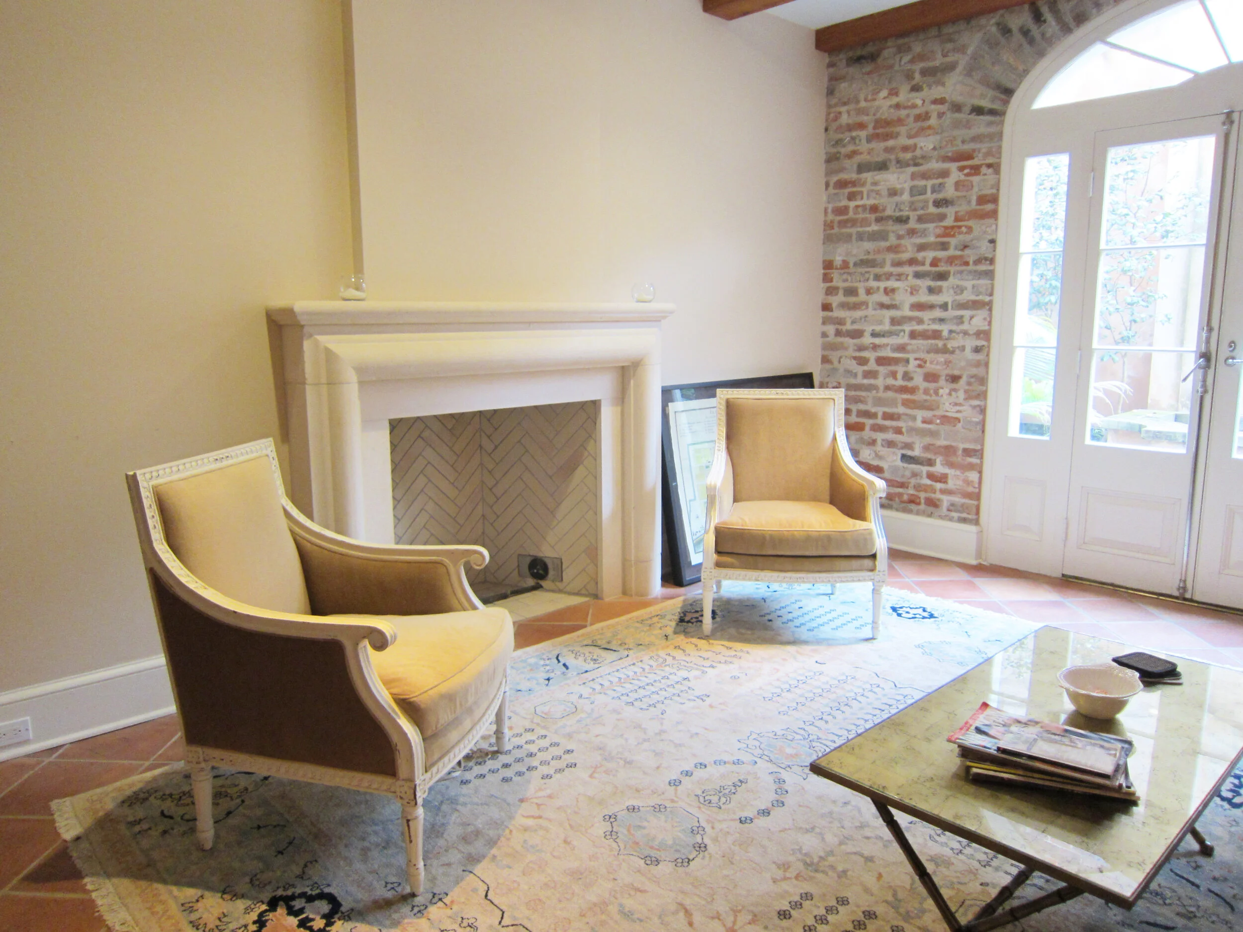 1ST FLOOR APARTMENT_LIVING ROOM.JPG