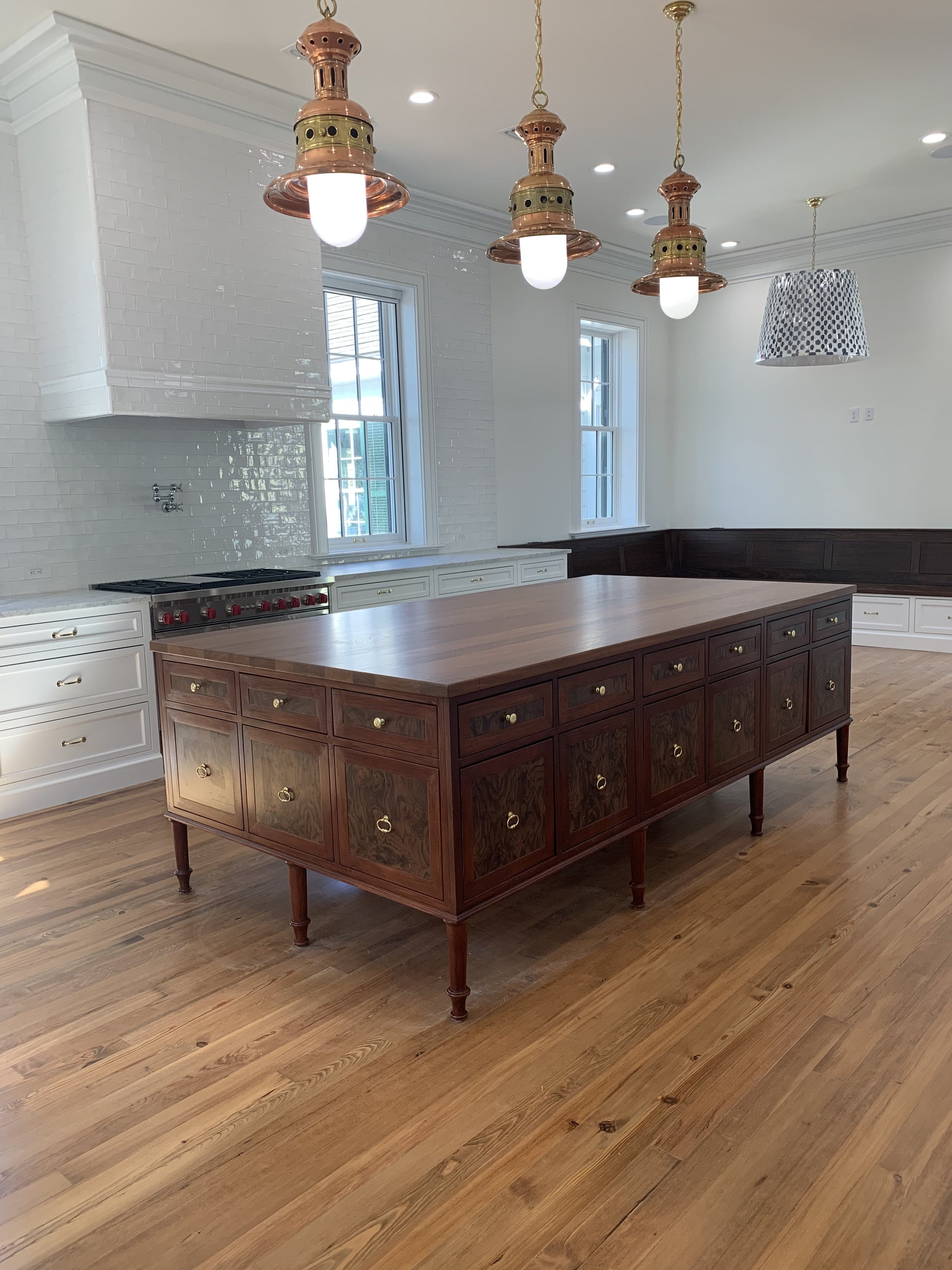 Architect: Classical Roots Architecture LLC (Barry Fox Assoc.) Contractor: Charles Weems General Contractor, Inc. Photo Credit: Charles Weems General Contractor, Inc.