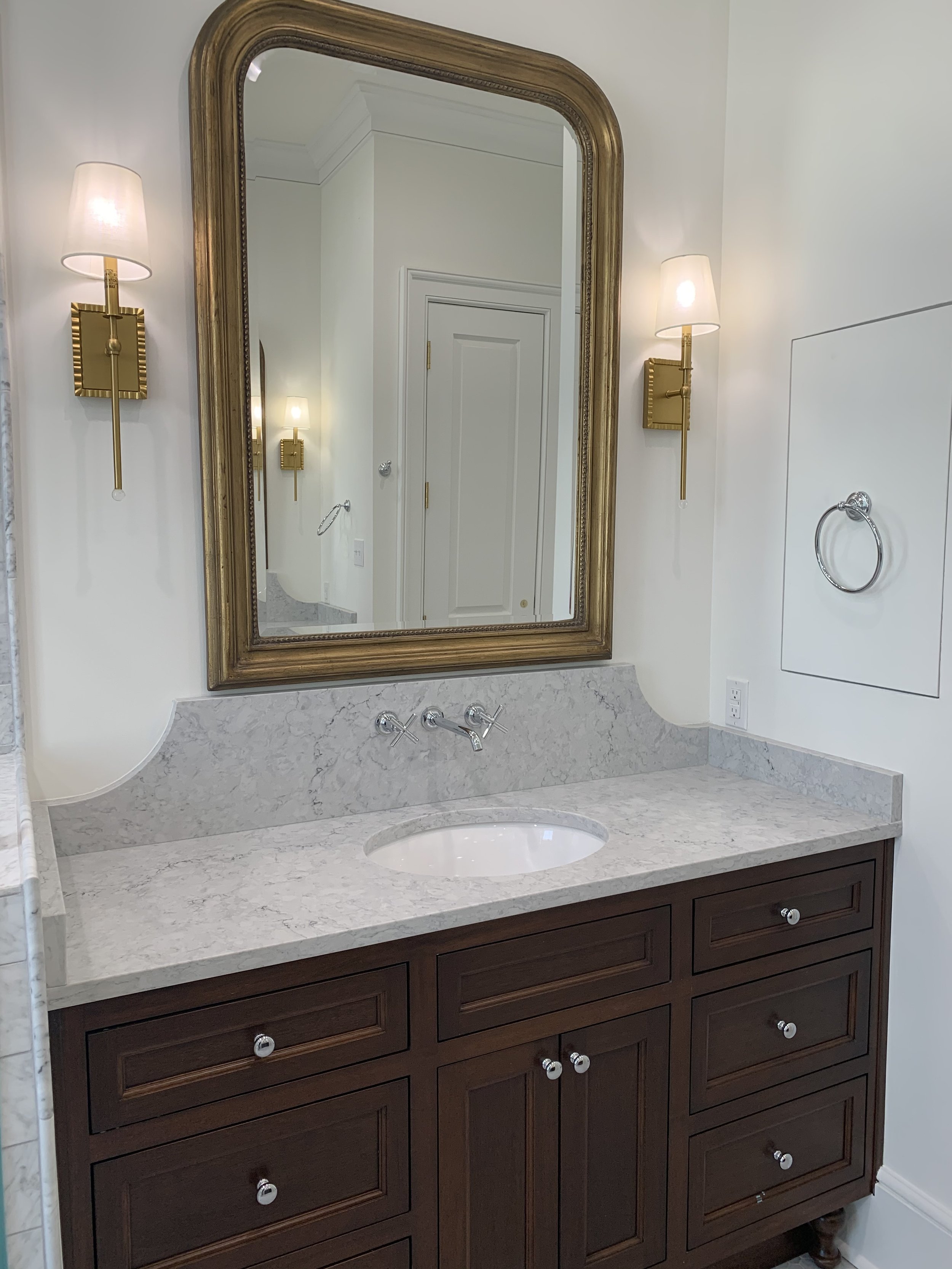 Architect: Classical Roots Architecture LLC (Barry Fox Assoc.) Contractor: Charles Weems General Contractor, Inc. Photo Credit: Charles Weems General Contractor, Inc.