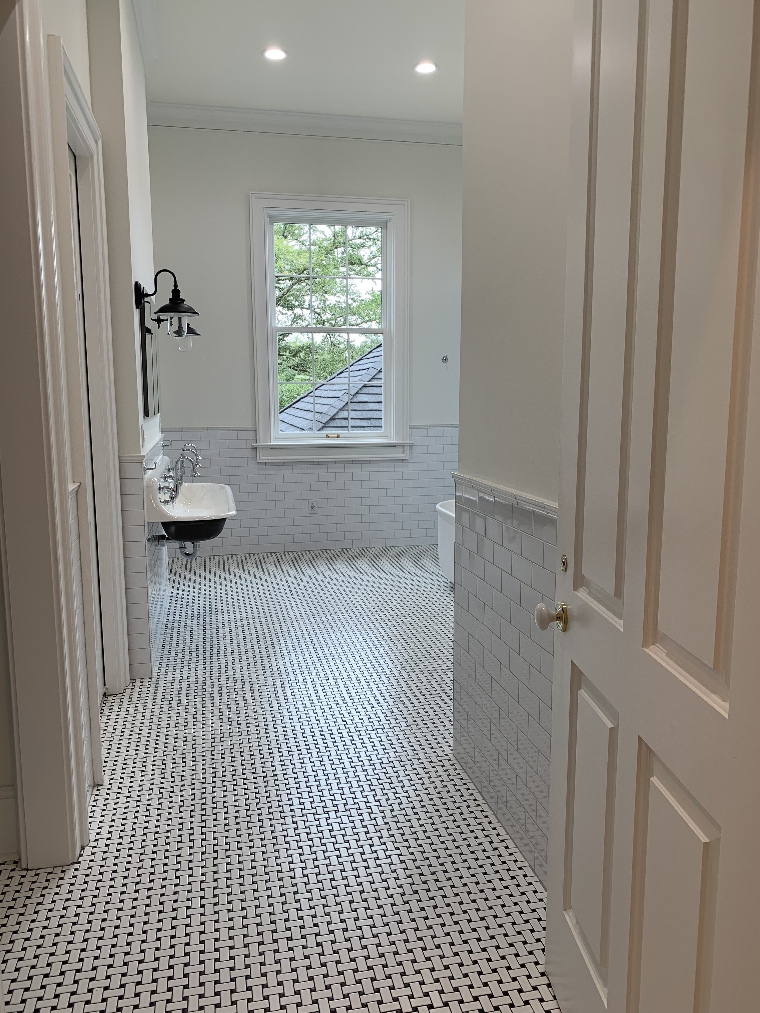 Architect: Classical Roots Architecture LLC (Barry Fox Assoc.) Contractor: Charles Weems General Contractor, Inc. Photo Credit: Charles Weems General Contractor, Inc.