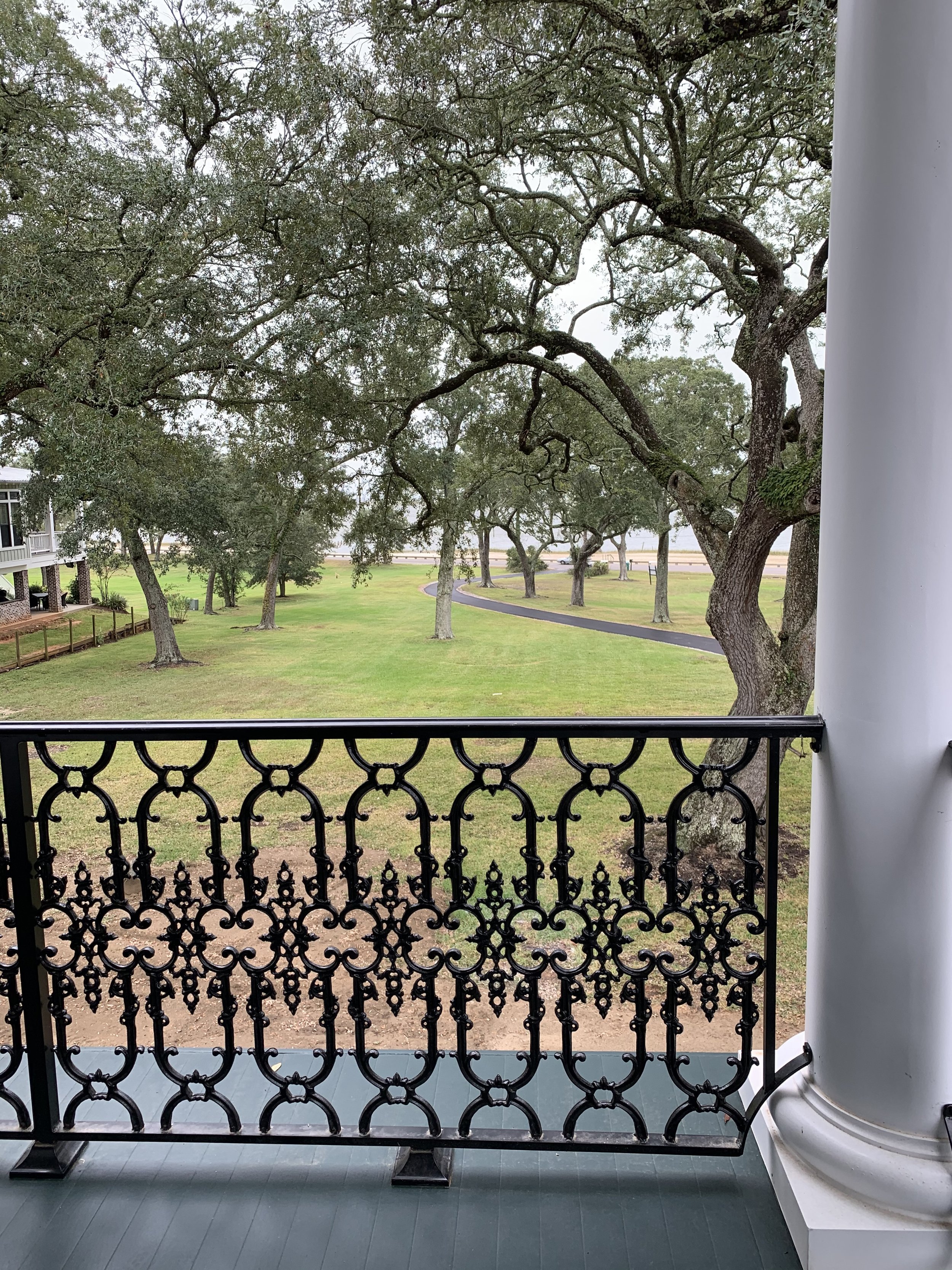 Architect: Classical Roots Architecture LLC (Barry Fox Assoc.) Contractor: Charles Weems General Contractor, Inc. Photo Credit: Charles Weems General Contractor, Inc.