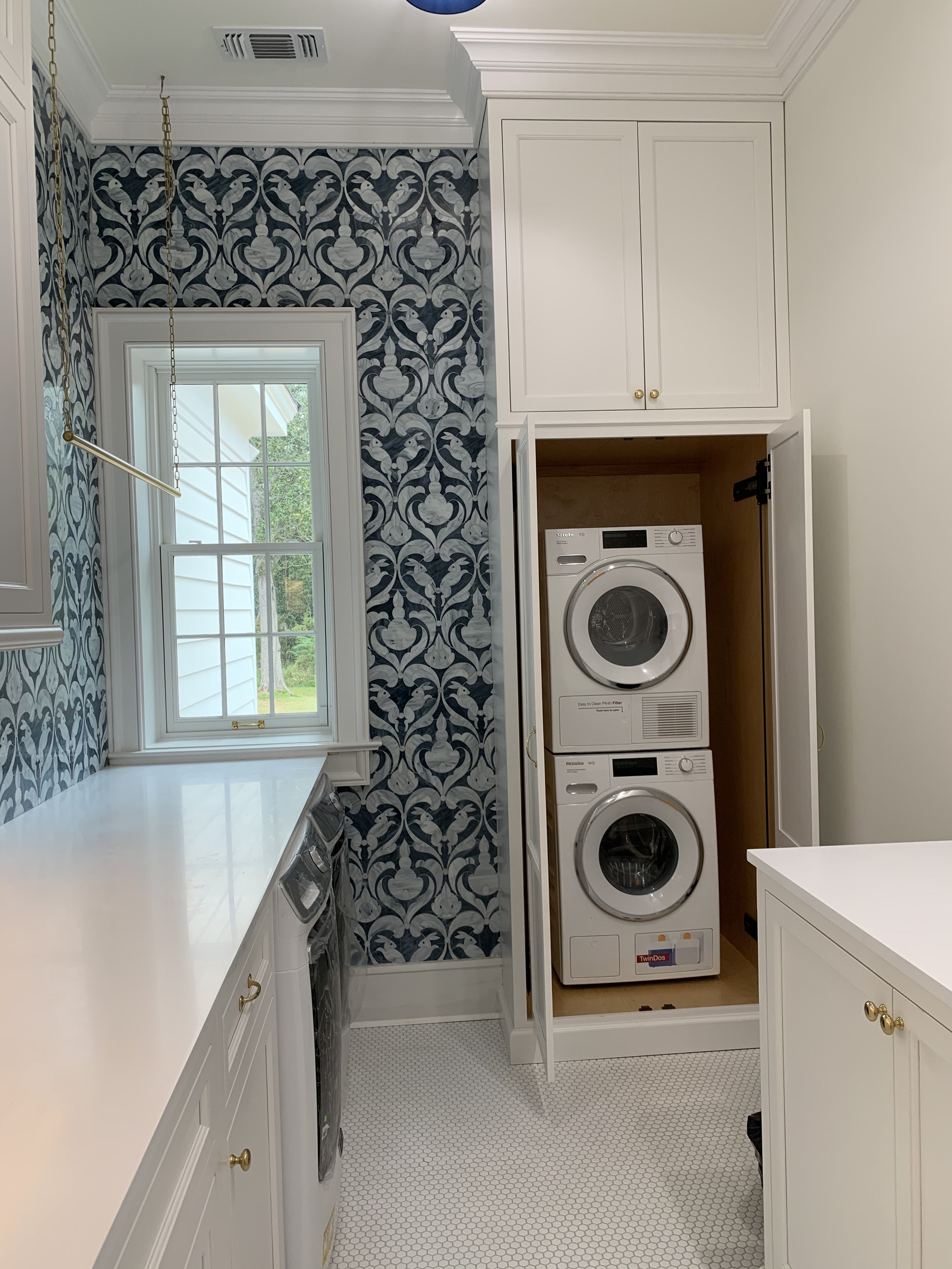 Architect: Classical Roots Architecture LLC (Barry Fox Assoc.) Contractor: Charles Weems General Contractor, Inc. Photo Credit: Charles Weems General Contractor, Inc.