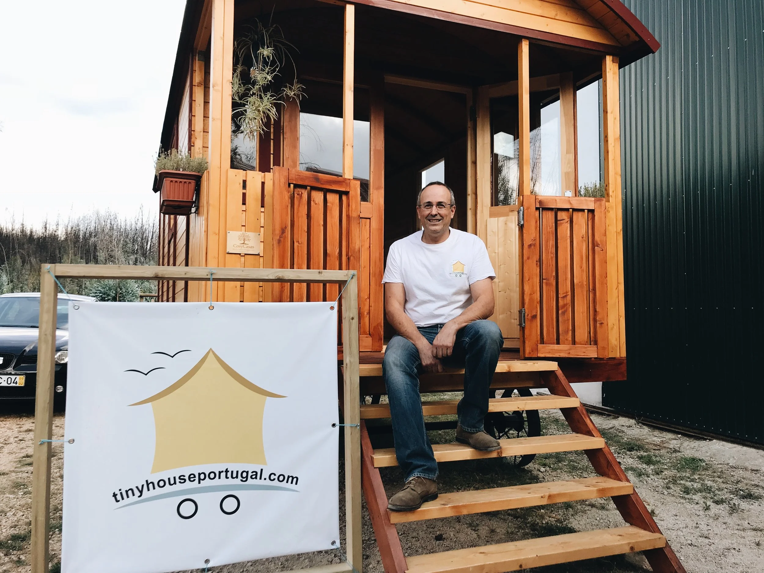 Sammy van den Berghe, owner of Tiny House Portugal, and participant in the Friends of Portugal partnership project, Re-nascer Challenge.