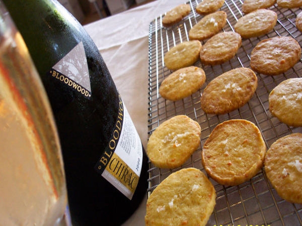 Using the traditional methode Champenoise approach.