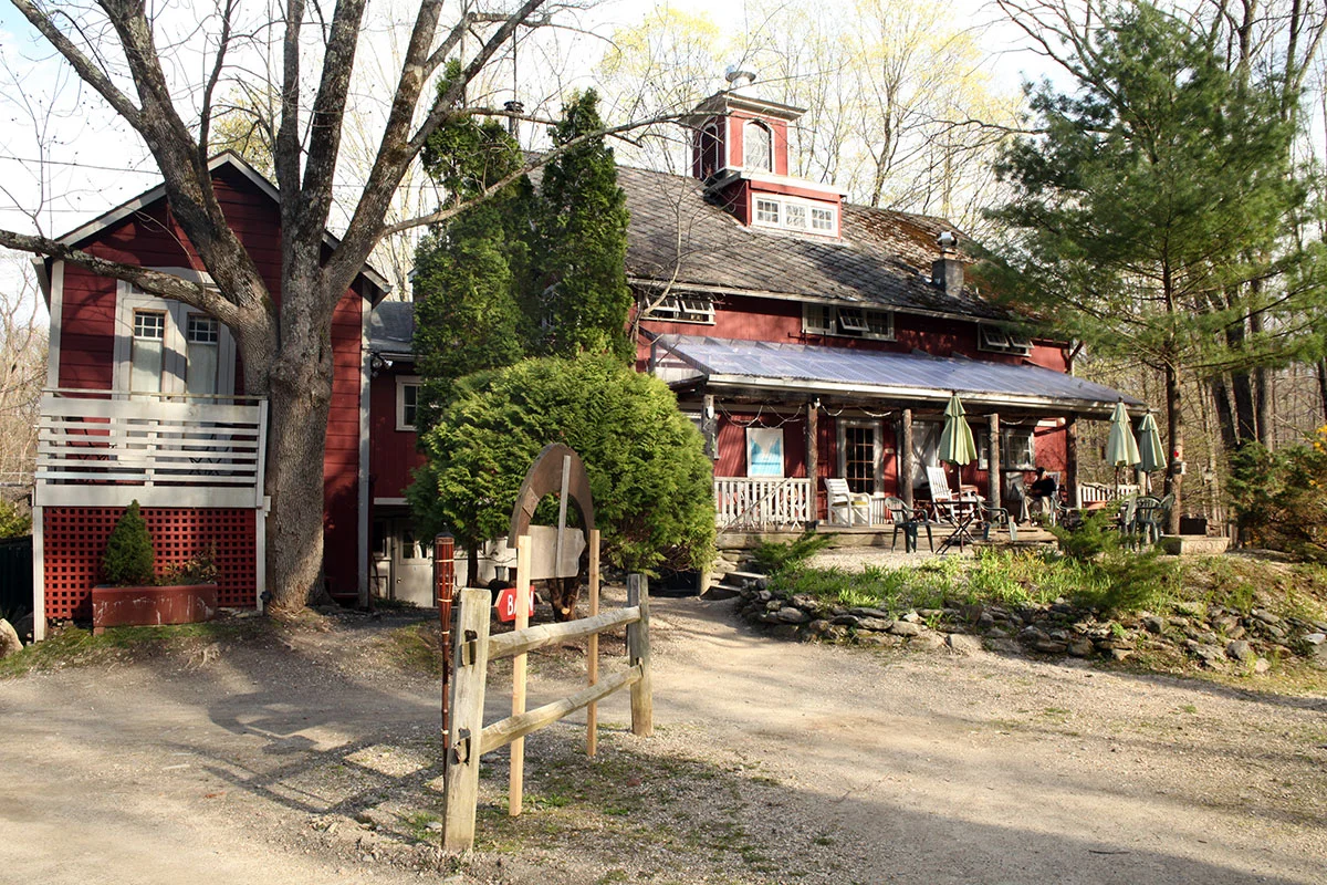 Race Brook Lodge: Main Lodge, early Spring, view from inside the property.