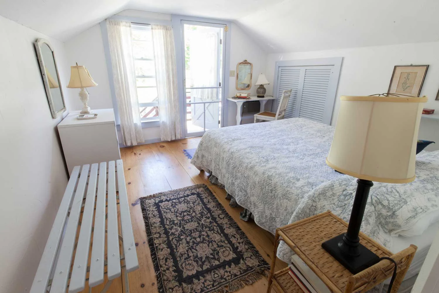 Room 32, Gables