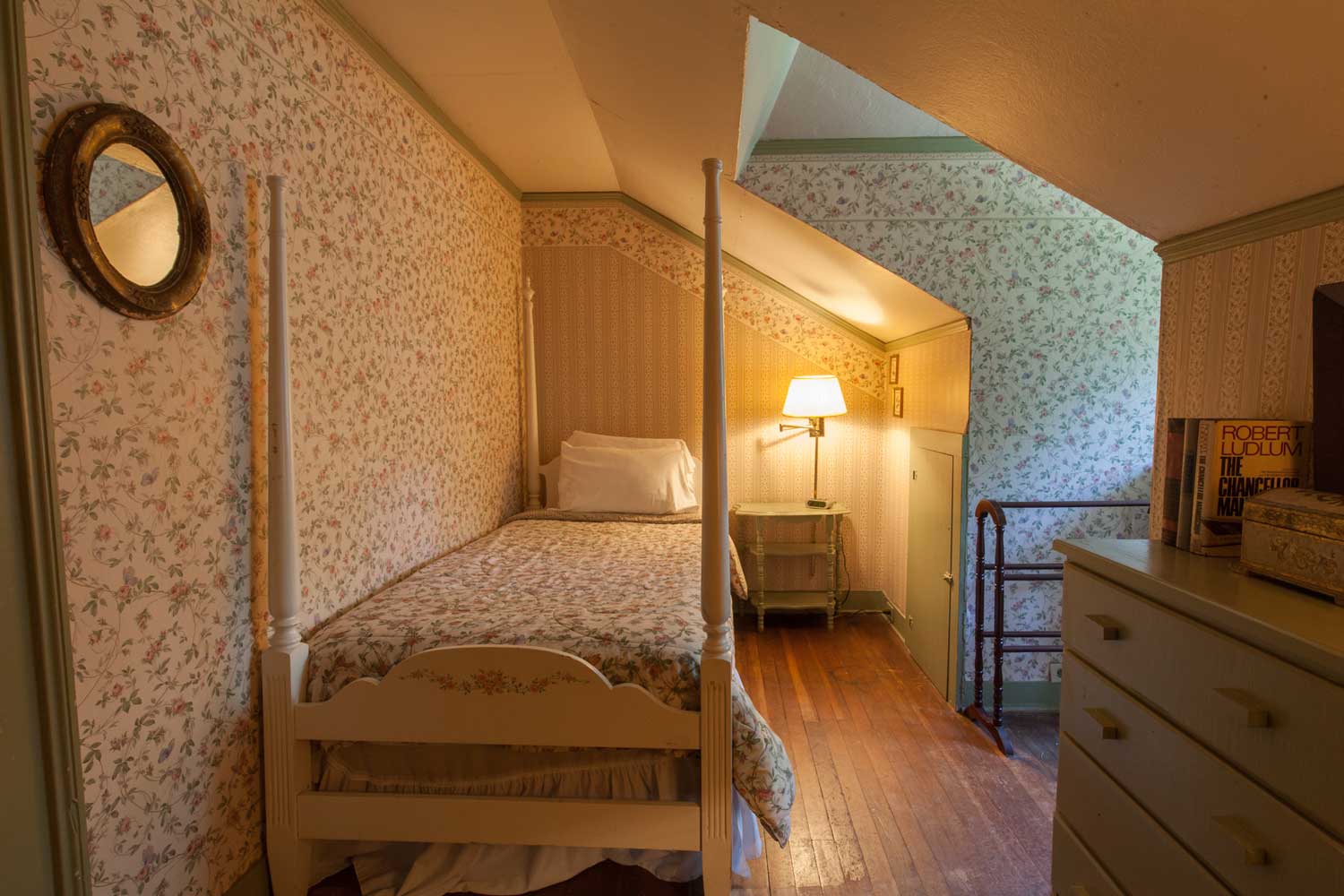 Room 28, Crow's Nest Suite