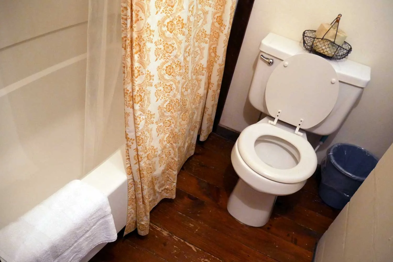 Room 10, Homestead