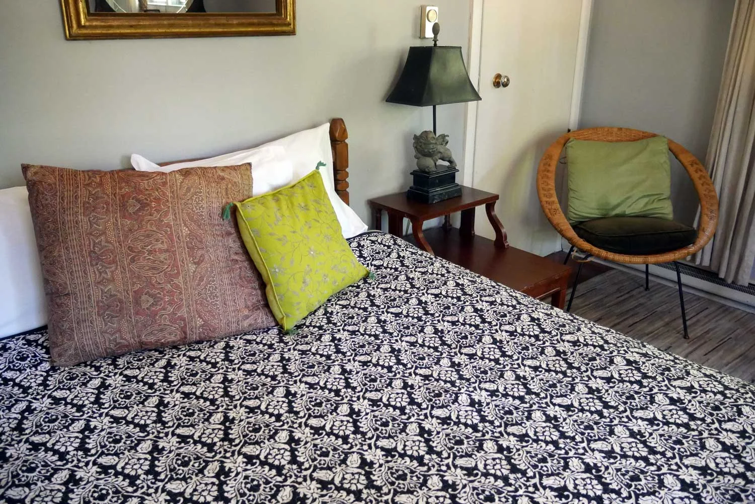 Room 17, Sage Cottage