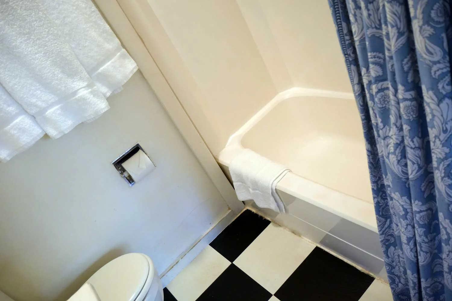 Room 20, Race Cottage