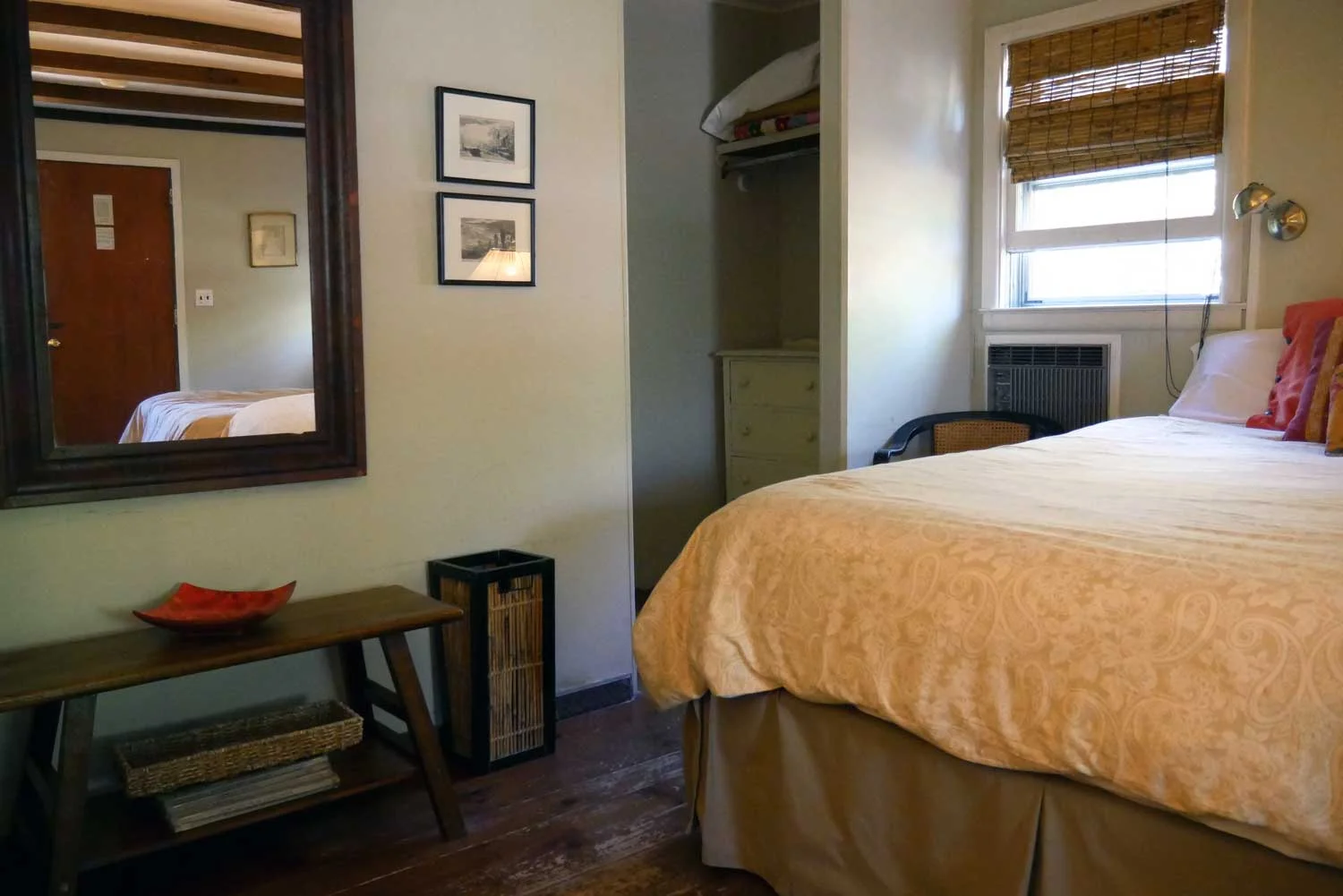 Room 21, Race Cottage