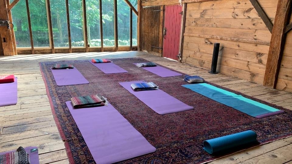 IMG_4305 Barn Yoga 960 x 540.jpg