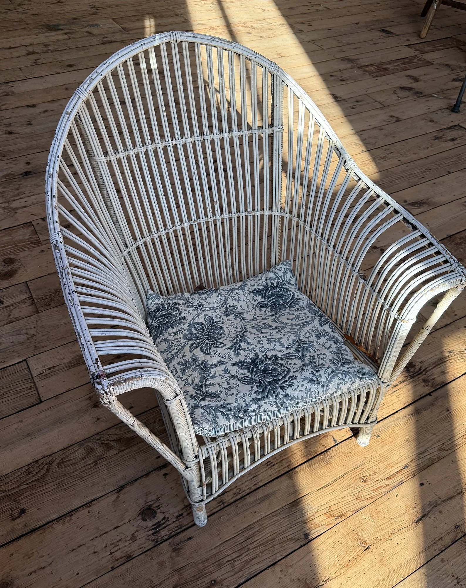 154 White wicker armchair.jpg
