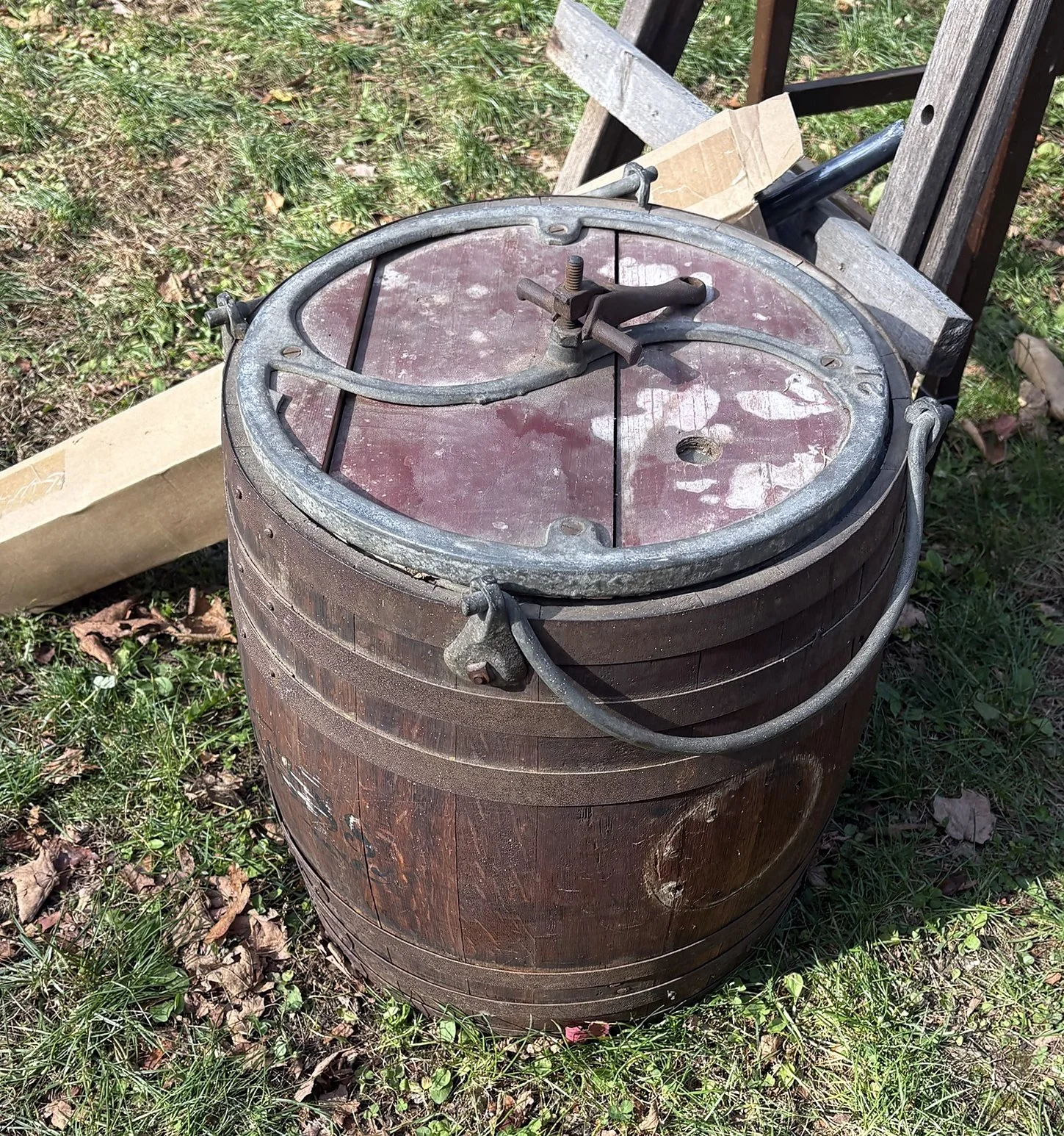 277 Antique oak keg with clamp lid.jpg