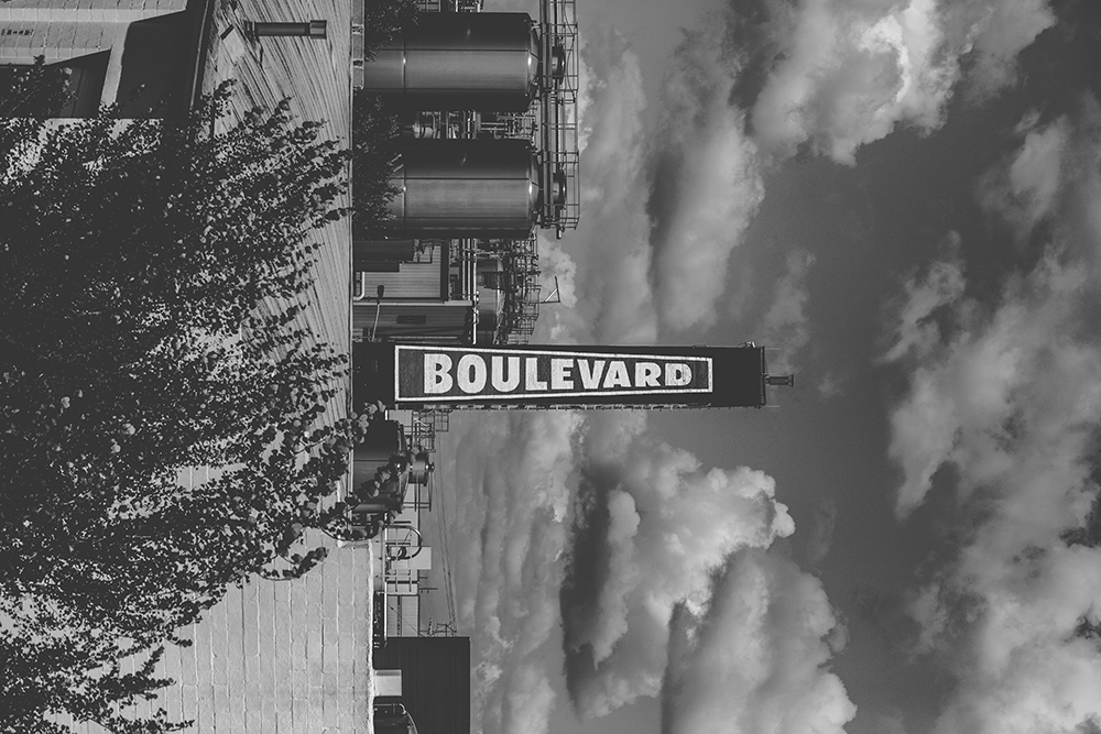 boulevard-brewing-company-kansas-city-engaement-session-jason-domingues-photography-maria-matt-blog-0010.jpg
