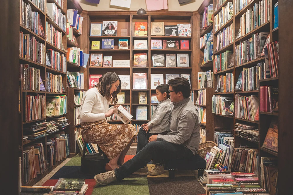 dusty-bookshelf-lawrence-kansas-photographer-jason-domingues-photography-wally-4-blog0008.jpg