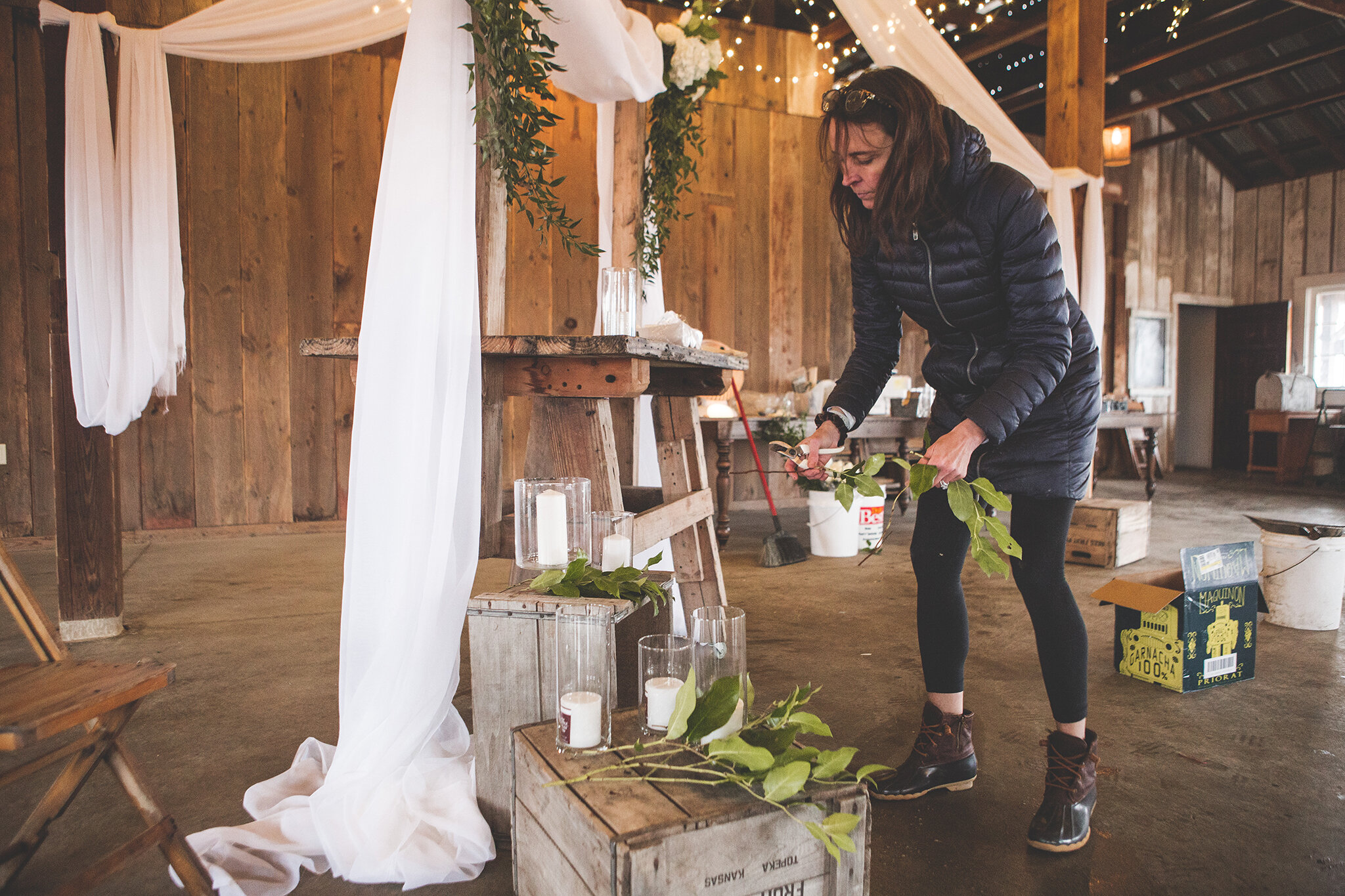 weston-red-barn-farm-engagement-session-kansas-city-wedding-photographer-jason-domingues-photography-courtney-colson-blog-0001.jpg