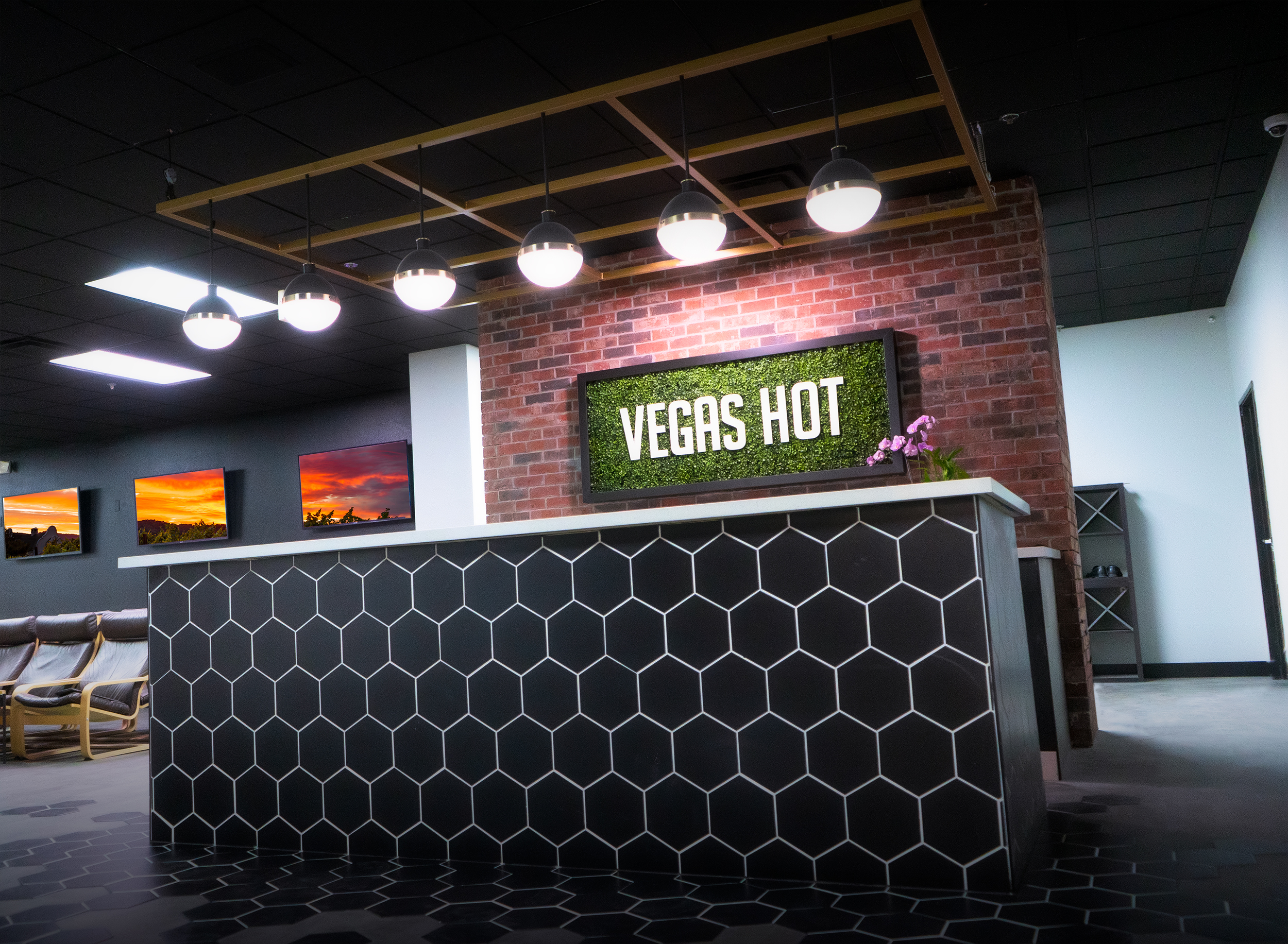 Vegas Hot Reception from Low.jpg
