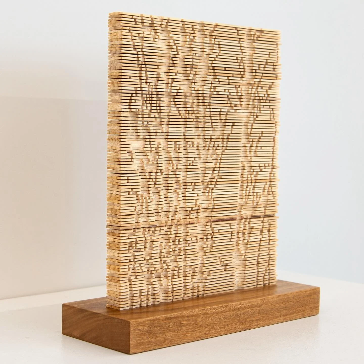 New work at @sydneycontemporary 
Visit Utopia Art Sydney Booth C01
11-14 September 2025

image: Kylie Stillman, Light Meter, 2025
100 wooden rulers on base
45 x 38 x 14 cm 

Courtesy @utopiaartsydney 
#kyliestillman