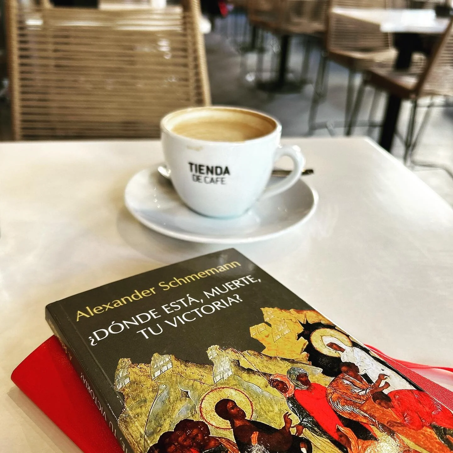 No se dejen enga&ntilde;ar. Si Jes&uacute;s no resucit&oacute;, cuerpo y alma, de entre los muertos, nuestra fe no sirve para nada.

&laquo;Si no hay resurrecci&oacute;n, entonces ni siquiera Cristo ha resucitado. Y si Cristo no ha resucitado, nuestr