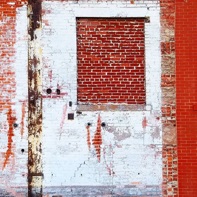 @rottenart 
Brick Shithouse
2018

#art #found #lost #bethlehem #steelstacks #decay #insta #artistsoninstagram #color #roadtrip #formalism #rottenart