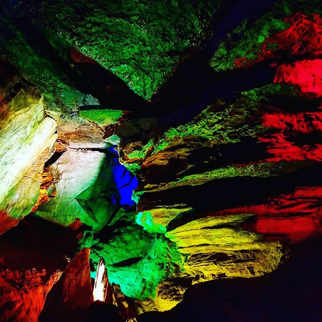 @rottenart 
Cavern Color
2018

#art #found #surface #underground #roadtrip #spelunking #music #retro #color #cave #insta #photo #badart #rottenart