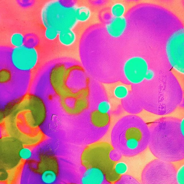 @rottenart 
Bubbly Berlin
2018

#found #art #streetart #berlin #abenteur #playground #color #shape #contemporaryart #rottenart