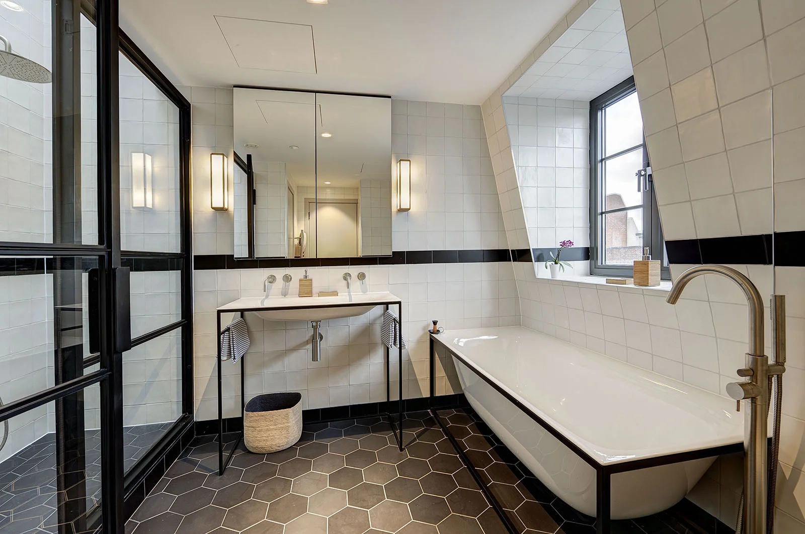 Flat 9 19 20 Poland Street W1 ensuite_RGB_1600px.jpg