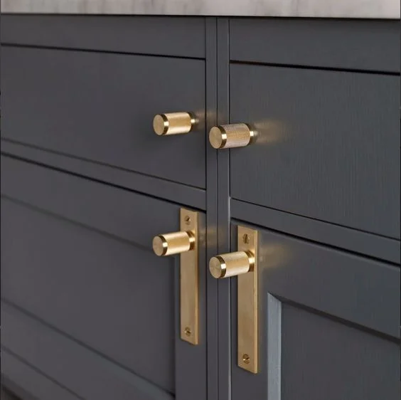 TRANSISTOR HANDLES