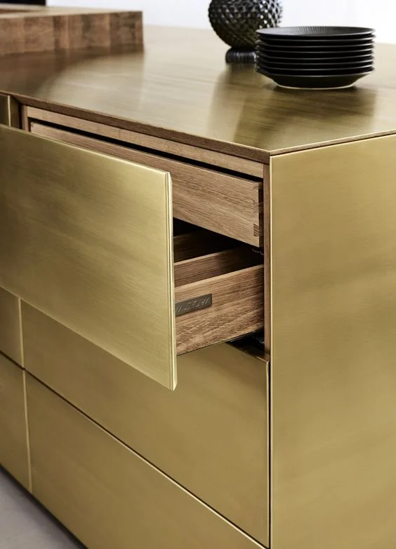 KITCHEN BRASS